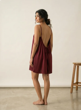 Elara - Vestido con espalda descubierta ajustable