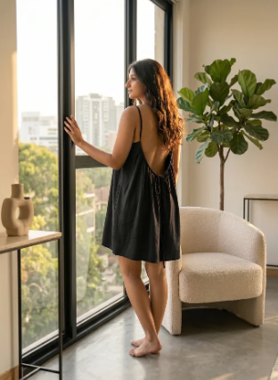 Elara - Vestido con espalda descubierta ajustable