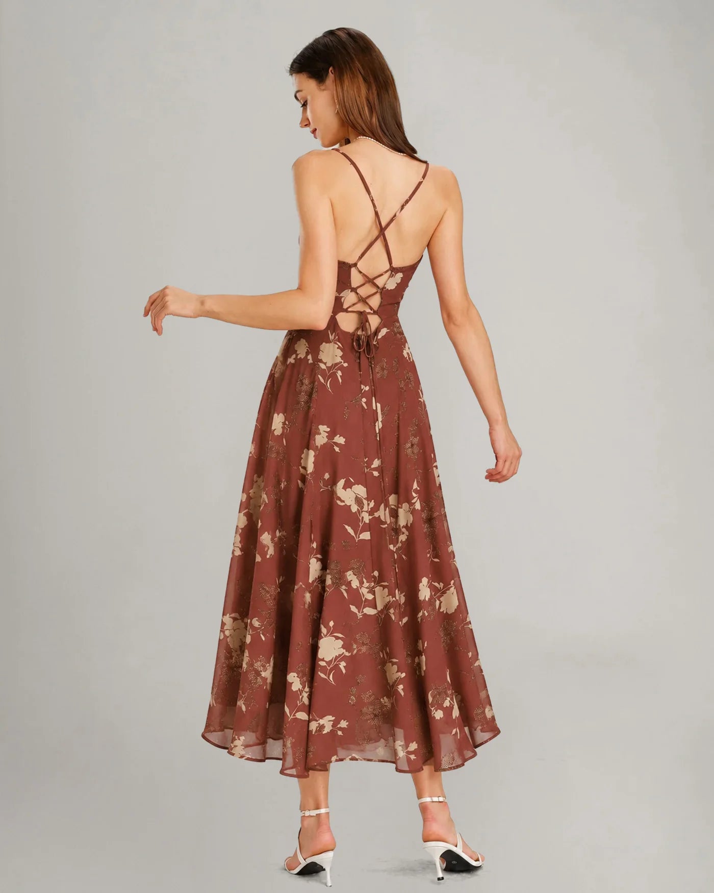 Vestido largo tipo slip con estampado jacquard y espalda cruzada