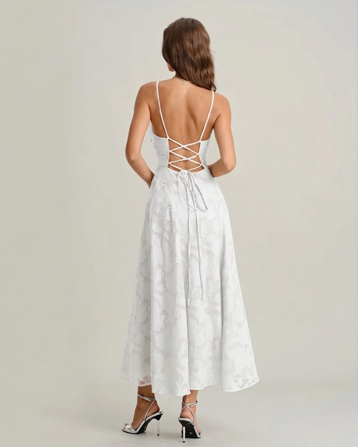 Vestido largo tipo slip con estampado jacquard y espalda cruzada