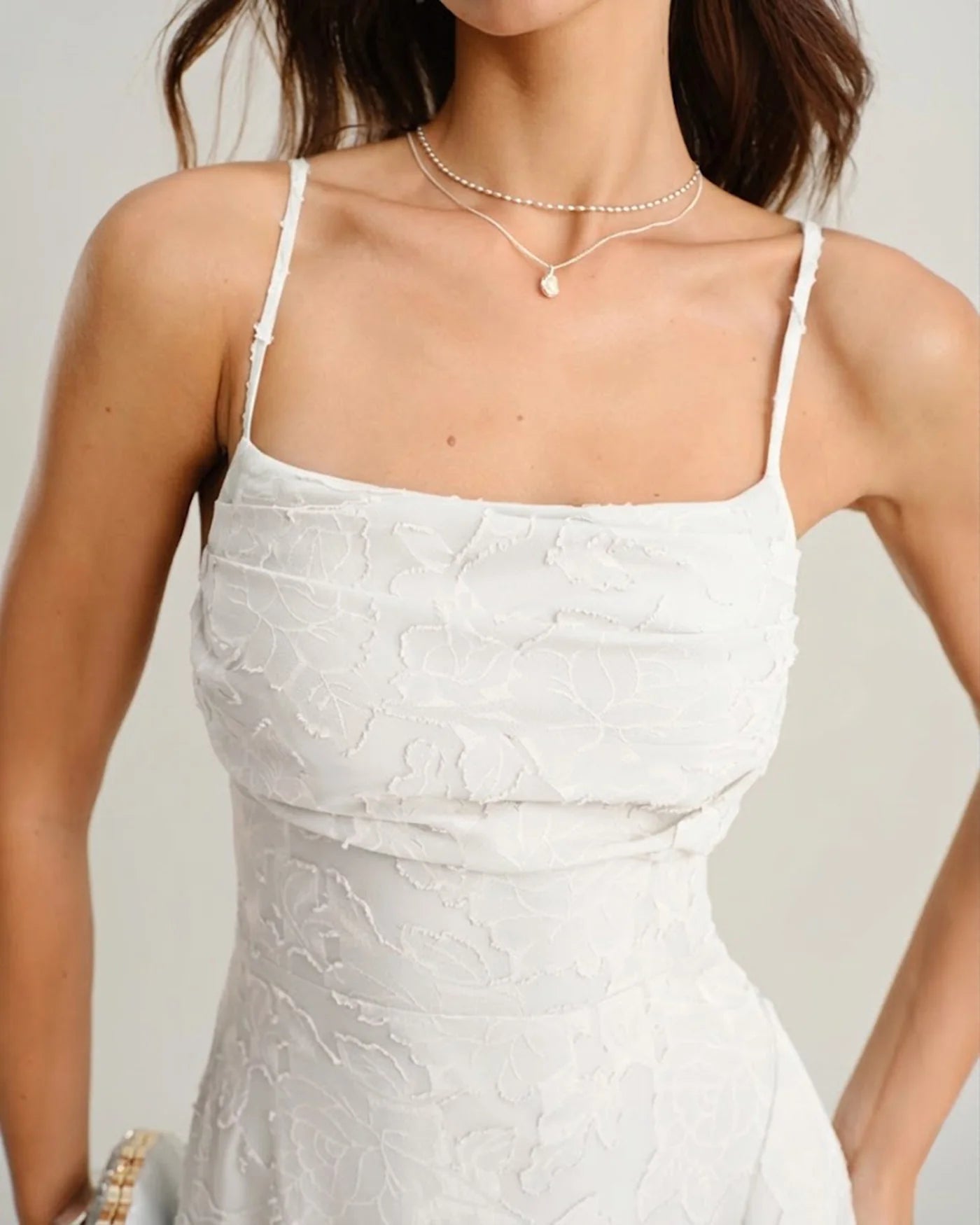Vestido largo tipo slip con estampado jacquard y espalda cruzada